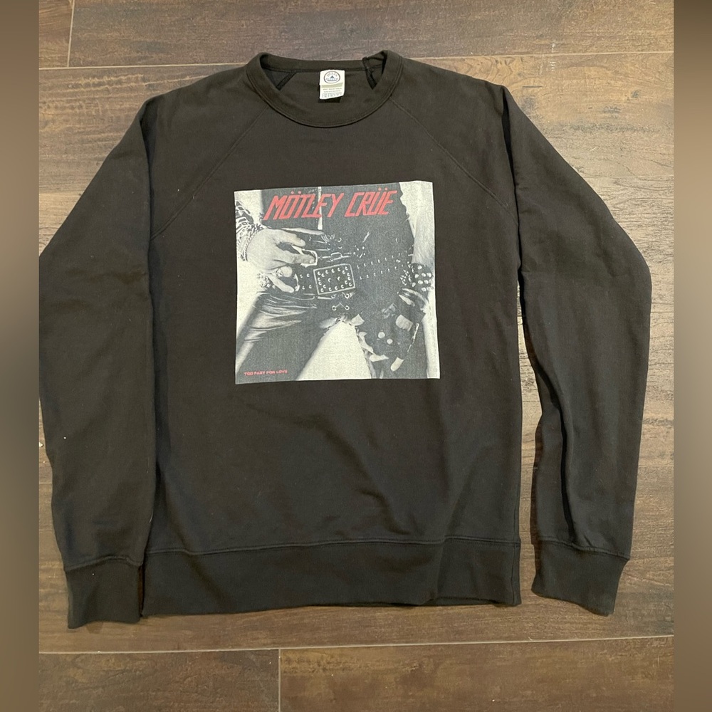 Vintage Delta Fleece Motley Crue pull over sweater. Size Medium all Black